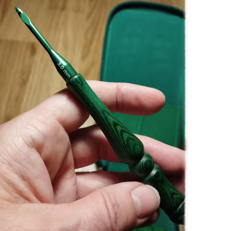 Set di 8 uncinetti da 3,0-7,0  - Wooden Crochet Hooks Ergonomic Handle recensione e prezzo